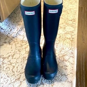 Fun navy blue Hunters! Original tall